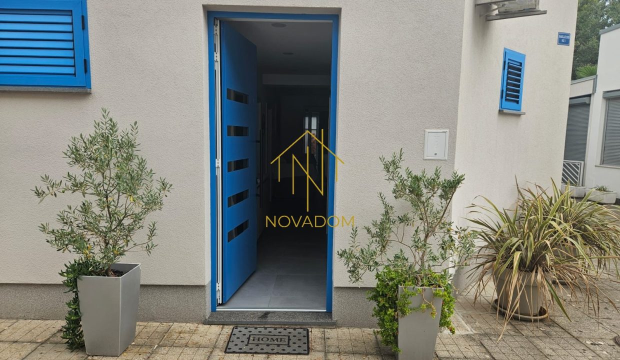 Nekretnine_apartman__prodaja_krk_malinska__luksuzno_prvireddomora_3s__parking